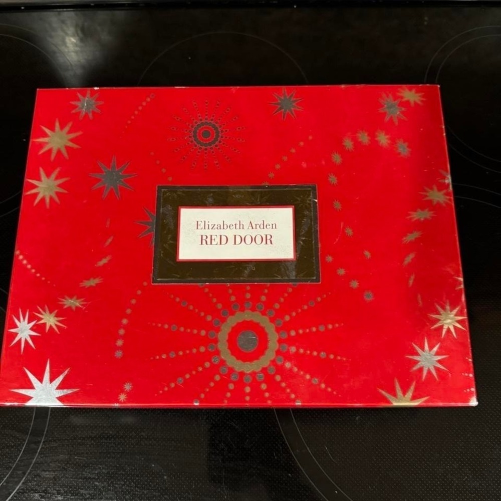 New old stock Elizabeth Arden Red door set Includes body lotion Powder perfume